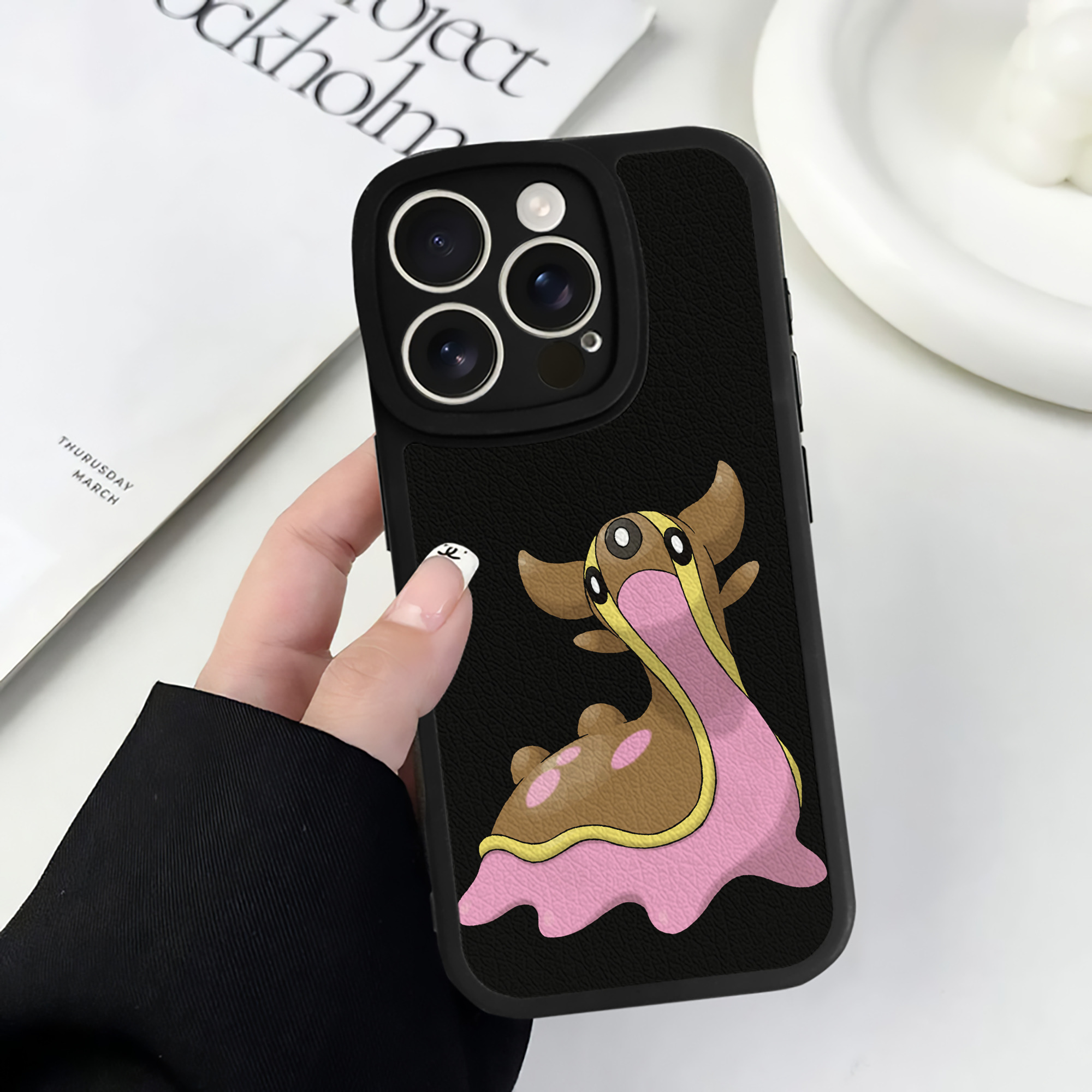 （画像用） ポケットモンスター Pokémon 【iPhone 16シリーズ対応】シリコンスマホケース（レザー調） 材質：シリコン